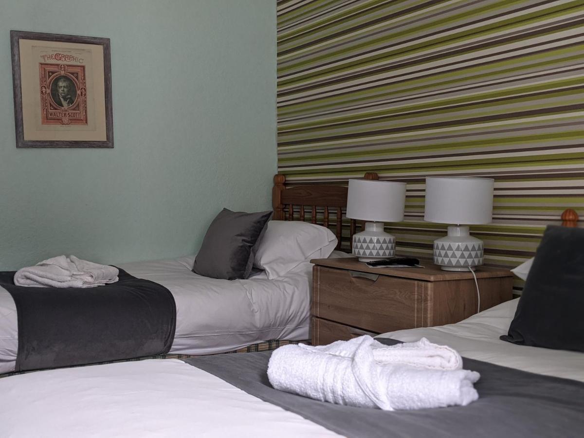 Crown Hotel Langholm Номер фото